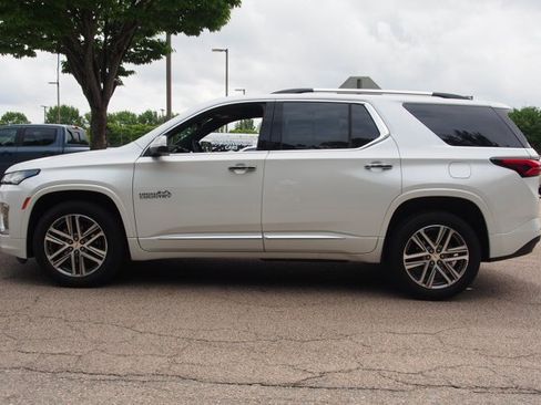 Used 2023 Chevrolet Traverse High Country FWD image 4