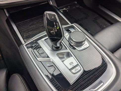 Used 2019 BMW 740i w/ M Sport Package image 12