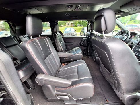 Used 2014 Dodge Grand Caravan R/T image 24