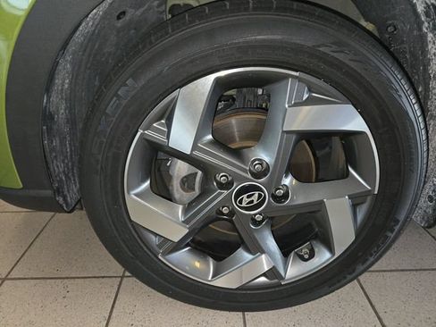 Used 2022 Hyundai Venue SEL FWD image 10
