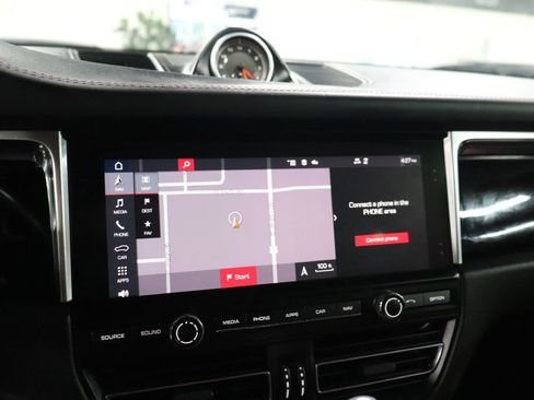 Used 2020 Porsche Macan image 33