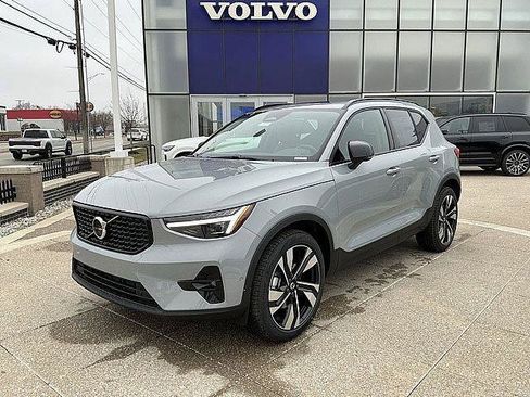 New 2026 Volvo XC40 B5 Plus w/ Protection Package Premier AWD/4WD image 3