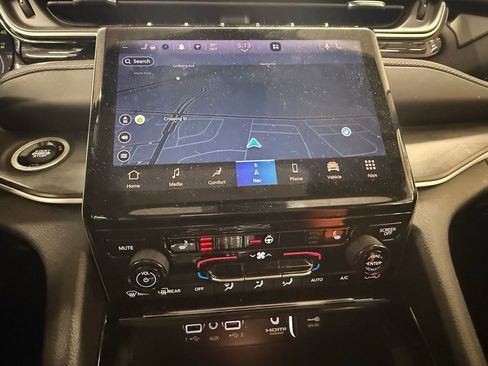 Used 2022 Jeep Grand Cherokee Limited 4xe image 21