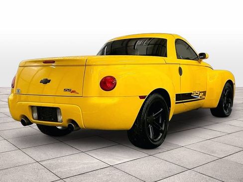 Used 2003 Chevrolet SSR w/ Preferred Equipment Group RWD image 13