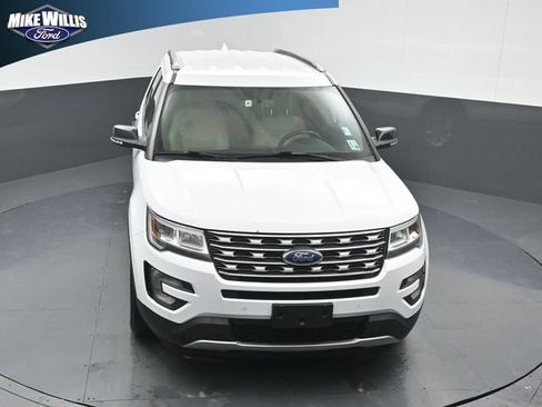 Used 2017 Ford Explorer XLT w/ Equipment Group 202A FWD image 10