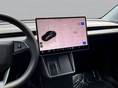 Used 2026 Tesla Model Y 2WD image 9