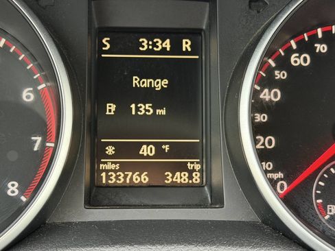 Used 2012 Volkswagen Golf 2-Door FWD image 34