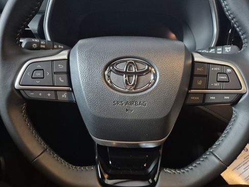 New 2026 Toyota Highlander XSE image 21