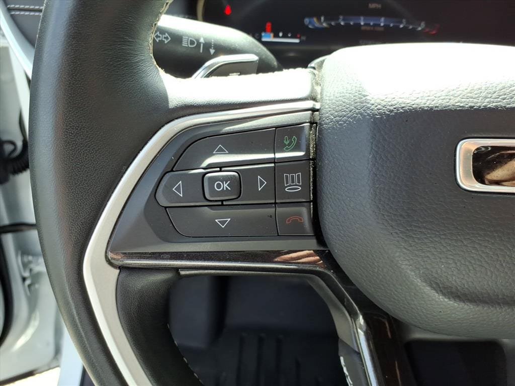 Used 2022 Jeep Grand Cherokee Laredo w/ Luxury Tech Group I RWD image 31