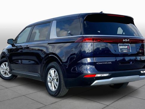 Used 2022 Kia Carnival LX image 11