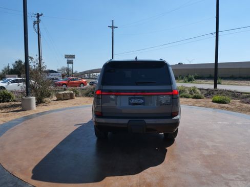 Used 2026 Lexus GX 550 w/ Accessory Package (2T) image 3