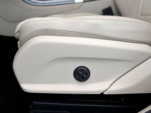 Used 2018 Mercedes-Benz GLC 300 4MATIC image 16