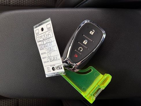 Used 2025 Chevrolet Trax LT w/ LT Convenience Package FWD image 35