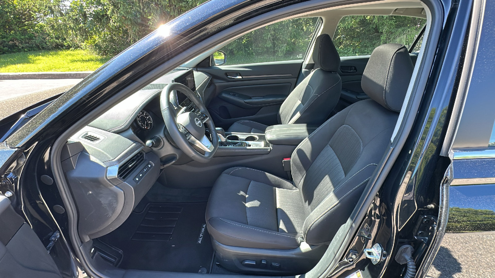 Certified 2024 Nissan Altima 2.5 SV w/ SV Premium Package AWD/4WD image 12