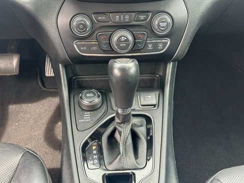 Used 2023 Jeep Cherokee Altitude Lux image 14