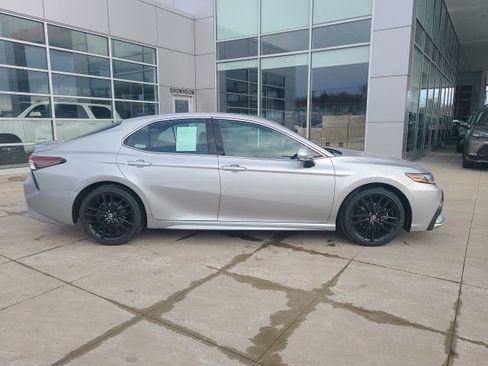 Used 2021 Toyota Camry XSE image 8