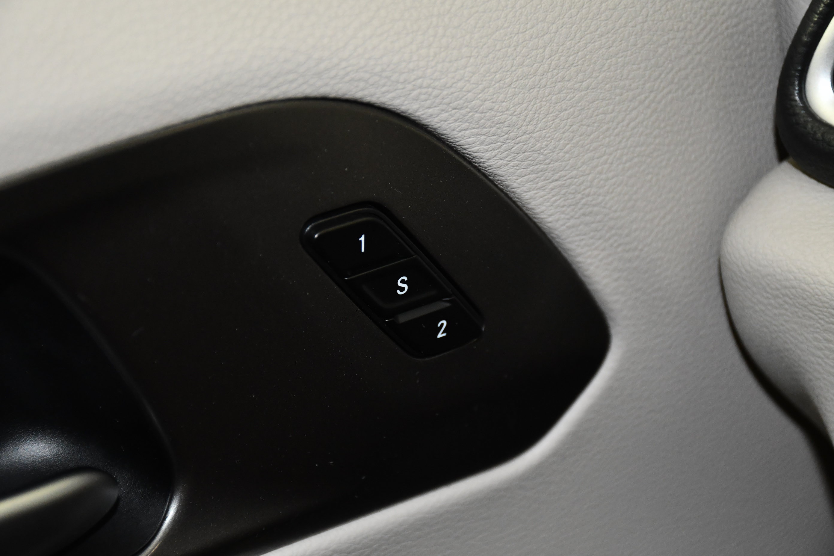 Used 2024 Chrysler Pacifica Limited FWD image 33