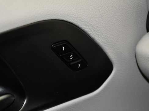 Used 2024 Chrysler Pacifica Limited FWD image 33