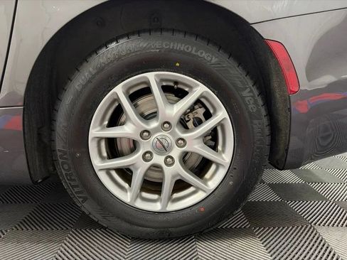 Used 2023 Chrysler Pacifica Touring-L FWD image 26