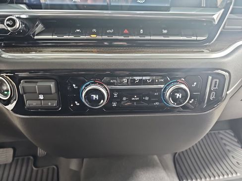 Certified 2025 GMC Sierra 1500 Elevation image 28