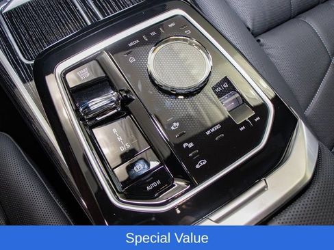 Used 2025 BMW 760i xDrive w/ Premium Package AWD/4WD image 19