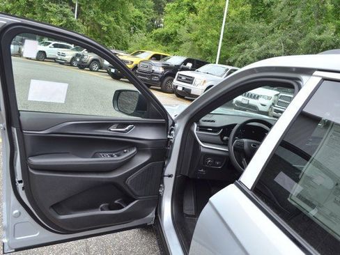 New 2025 Jeep Grand Cherokee L Laredo w/ Luxury Tech Group I image 12