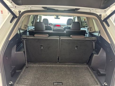 Certified 2025 Volkswagen Atlas Peak Edition SE AWD/4WD image 18