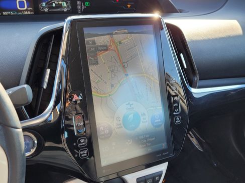 Used 2017 Toyota Prius Prime Premium image 22