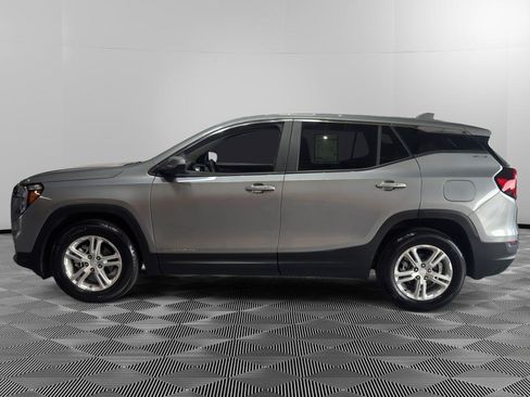 Used 2023 GMC Terrain SLE FWD image 2