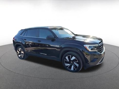 Used 2025 Volkswagen Atlas Cross Sport SE AWD/4WD image 2