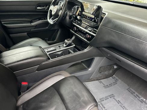 Used 2025 Nissan Pathfinder SL w/ Cargo Package image 18