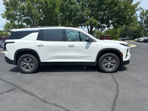 Used 2026 Chevrolet Traverse LT w/ Driver Confidence Package FWD image 4