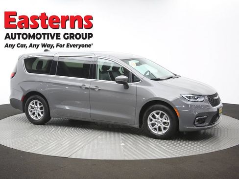 Used 2023 Chrysler Pacifica Touring-L FWD image 47