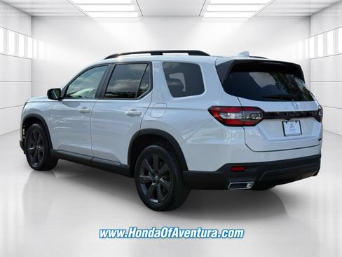 Certified 2023 Honda Pilot Sport image 4