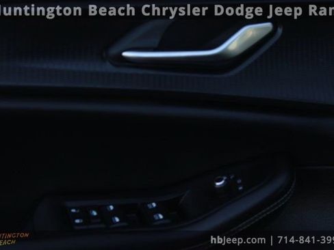 Used 2023 Jeep Grand Cherokee Laredo image 14