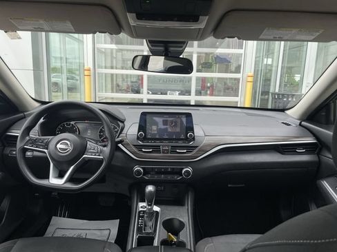 Used 2025 Nissan Altima 2.5 SV FWD image 38