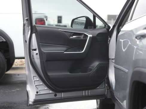 Used 2023 Toyota RAV4 XLE Premium image 30