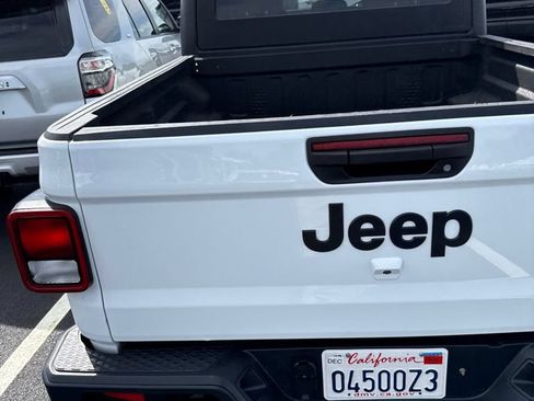 Used 2022 Jeep Gladiator Sport AWD/4WD image 13