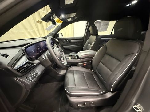 Certified 2025 Buick Enclave Sport Touring image 31