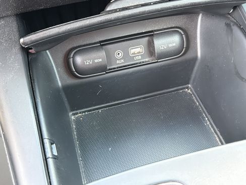 Used 2020 Kia Sorento LX FWD image 12