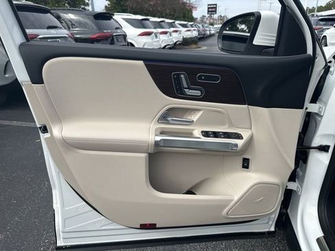 New 2026 Mercedes-Benz GLB 250 image 18