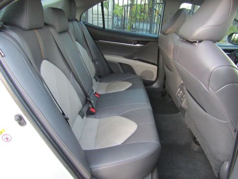 Used 2019 Toyota Camry XLE image 13