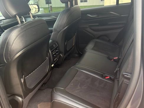 Used 2023 Jeep Grand Cherokee Altitude AWD/4WD image 11