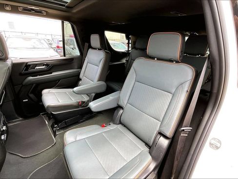 Used 2025 GMC Yukon AT4 w/ AT4 Premium Package AWD/4WD image 34