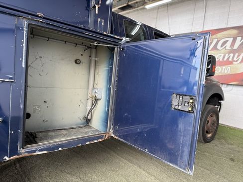 Used 2011 Ford F550 4x4 SuperCab Super Duty w/ PWR Equipment Group image 23