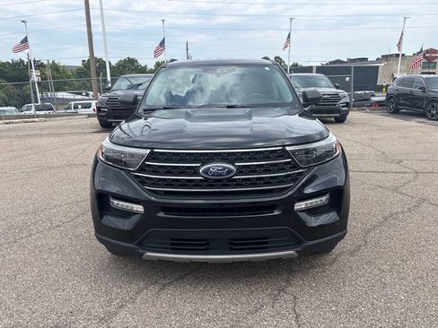 Used 2023 Ford Explorer XLT w/ Equipment Group 202A AWD/4WD image 2