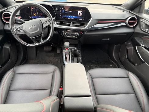 Used 2025 Chevrolet Trax RS w/ Sunroof Package FWD image 11