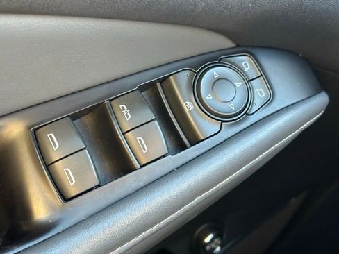 Used 2018 Buick Enclave Essence image 17