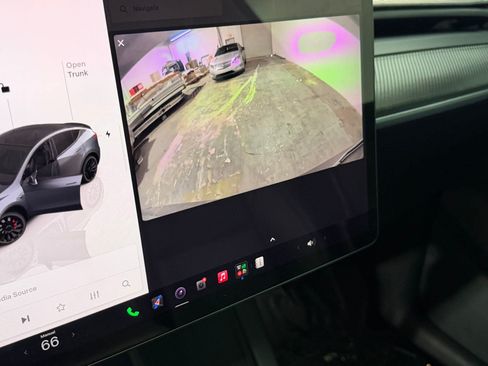 Used 2022 Tesla Model Y Performance AWD/4WD image 17