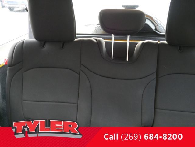 Used 2019 Jeep Wrangler Unlimited Rubicon w/ LED Lighting Group AWD/4WD image 39